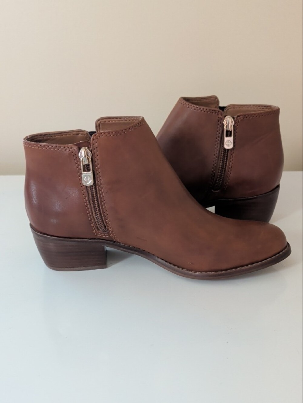 Antonio Melani Brown Leather Ankle Boots Women's Size 6 Side Zip Low 1.5” Heel